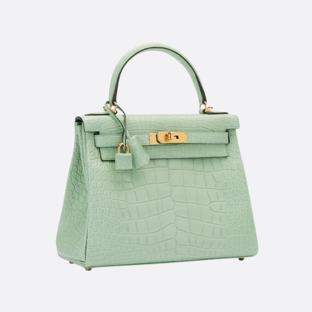 HERMÈS VERT D'EAU MATTA ALLIGATOR RETOURNE KELLY 28 CON HARDWARE DORADO, 2021 (EDICIÓN LIMITADA)
