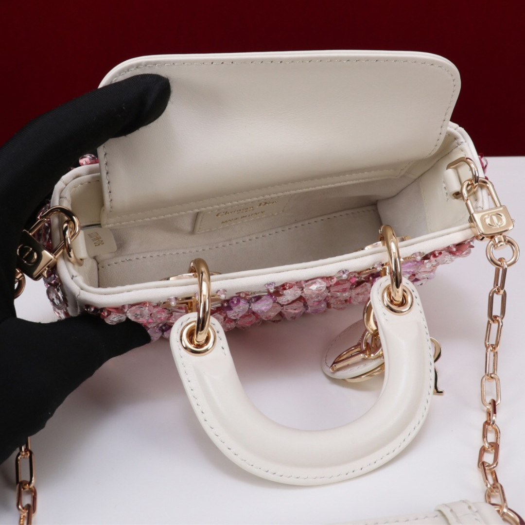 CARTERA DIOR LADY D-JOY MICRO DE PIEL DE BECERRO BLANCA CON BORDADO FLORAL ROSA Y STRASS
