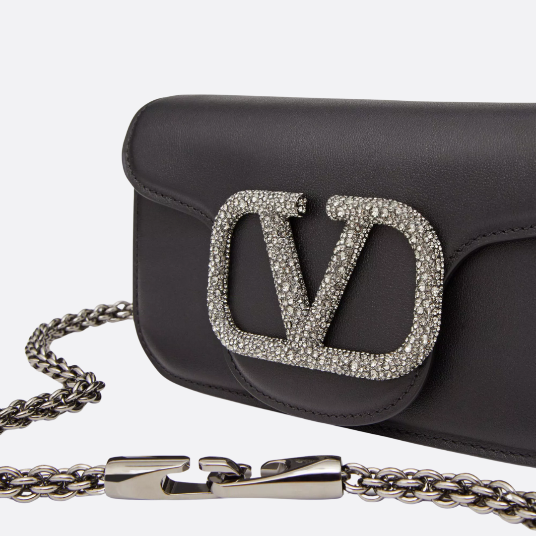 CARTERA DE HOMBRO PEQUEÑO LOCÒ DE VALENTINO GARAVANI CON LOGO DE JOYERÍA