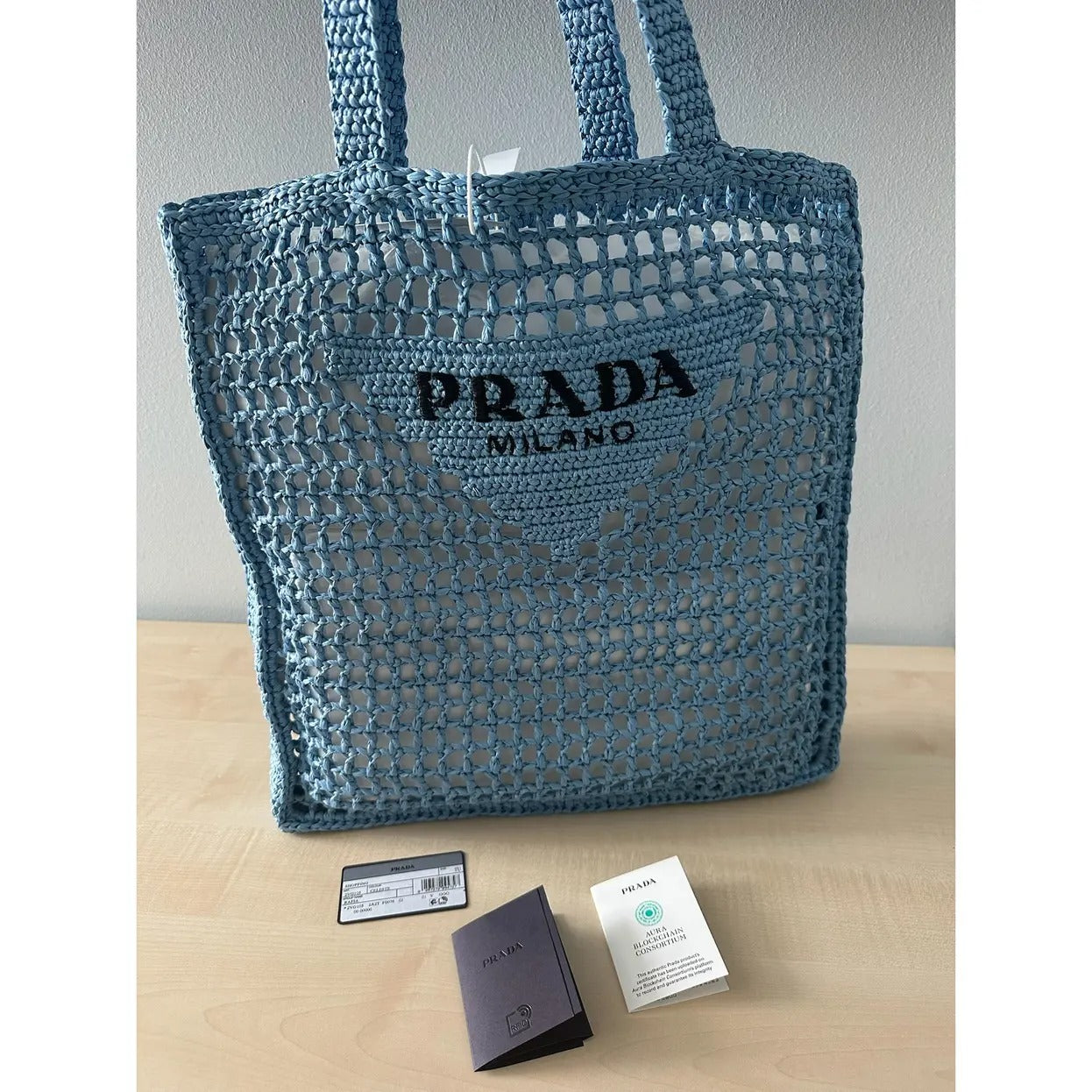 CARTERA SHOPPER PRADA RAPHIA CON LOGO TEJIDO – AZUL