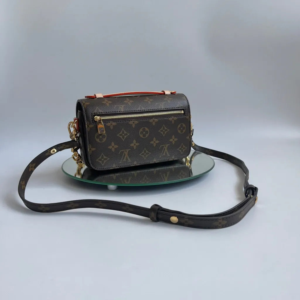 LOUIS VUITTON – EAST WEST MÉTIS CLUTCH