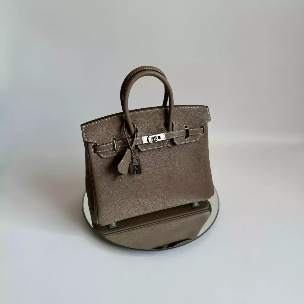 HERMÈS BIRKIN 25 HSS CRAIE/GRIS TOURTERELLE EN PIEL TOGO CON HERRAJES DORADOS CEPILLADOS