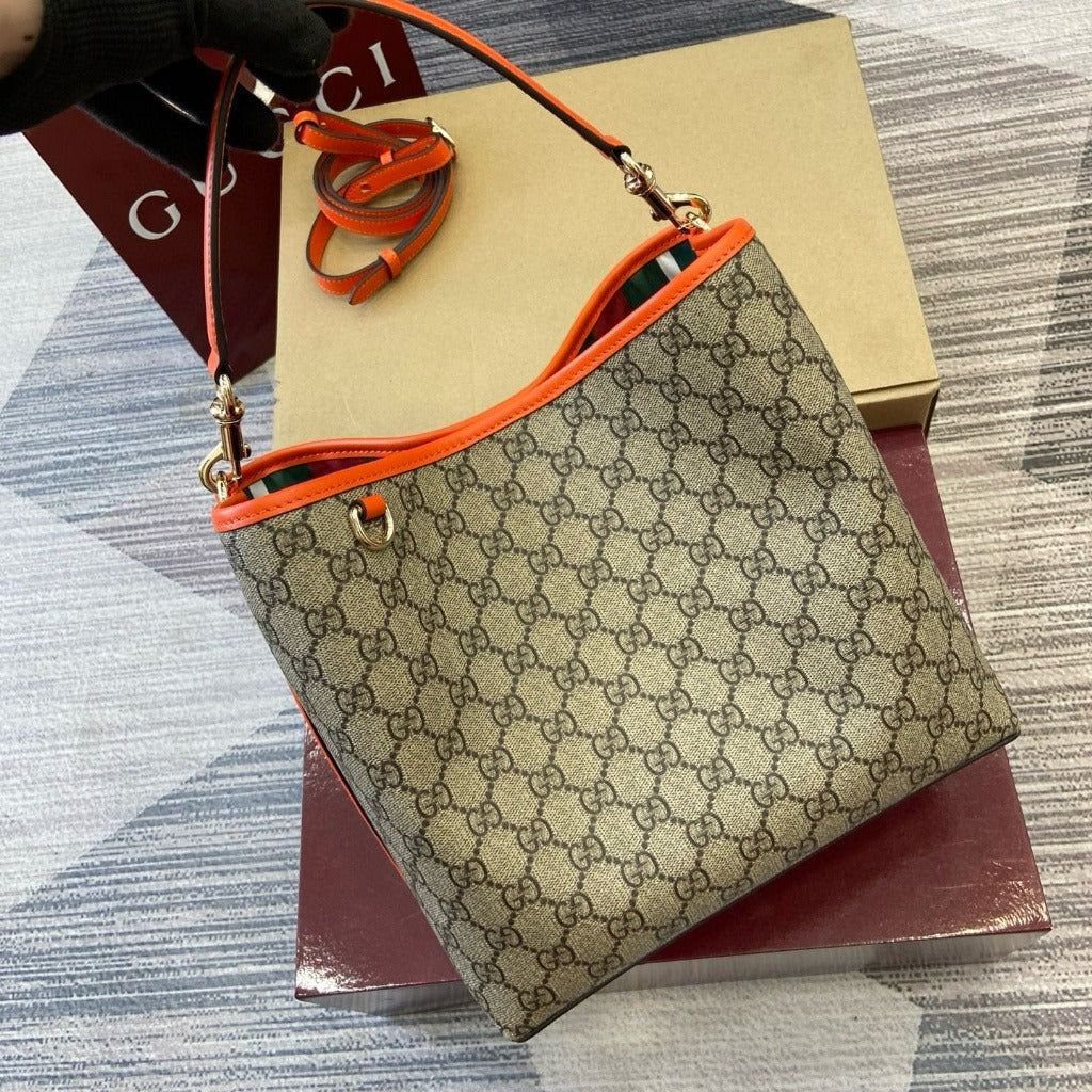 CARTERA MEDIANO CON EMBLEMA GG GUCCI