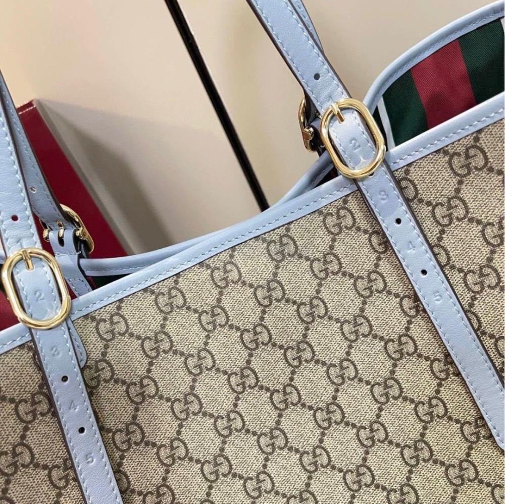 CARTERA DE COMPRAS GROSSER CON EMBLEMA GG DE GUCCI
