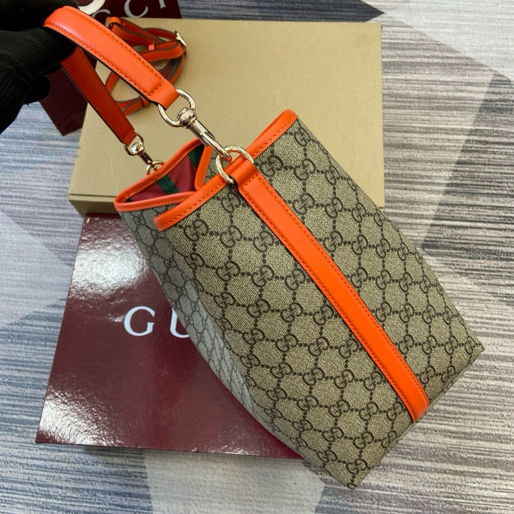 CARTERA MEDIANO CON EMBLEMA GG GUCCI