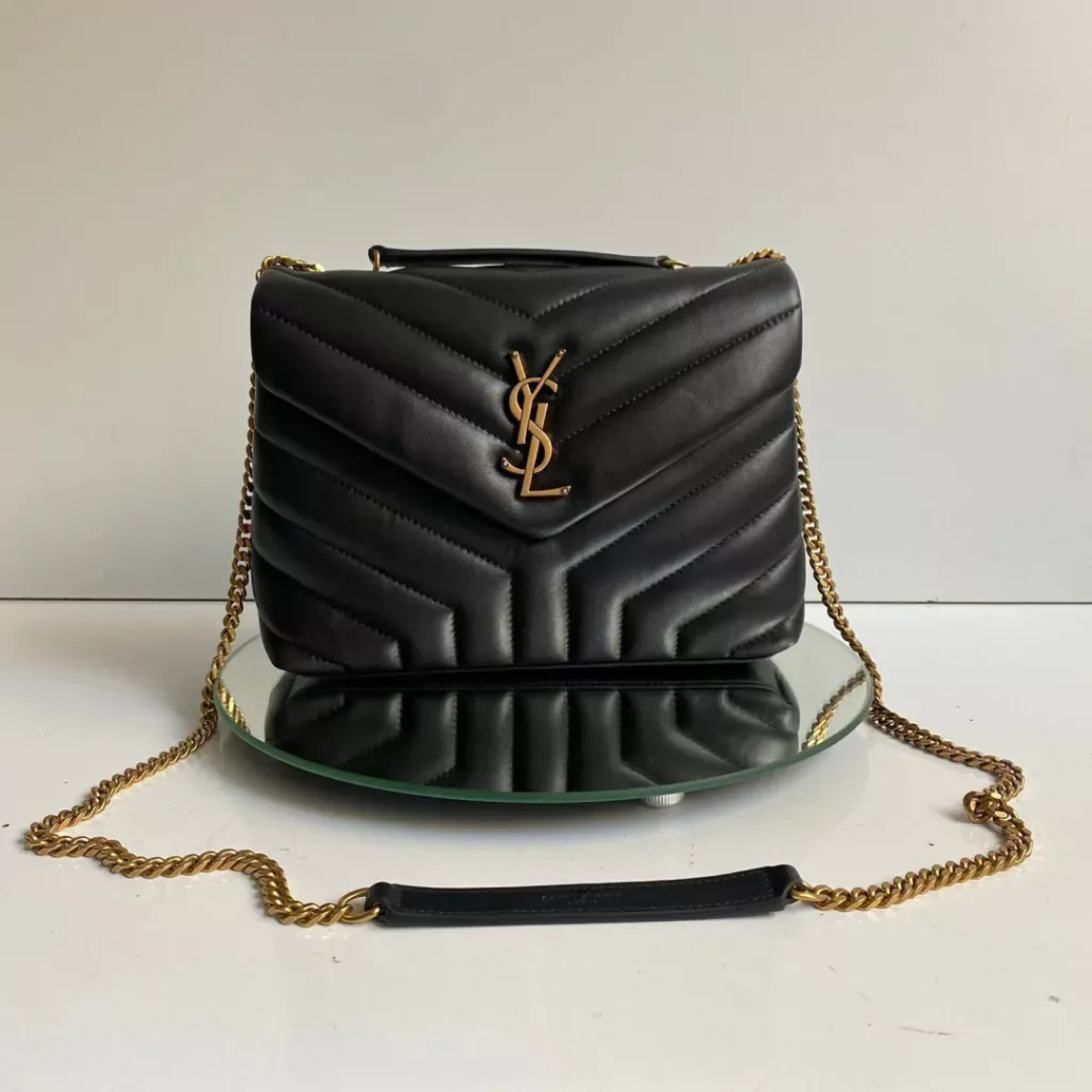 KIT DE FIRMA DE YSL: CARTERA LOULOU Y SANDALIAS OPYUM