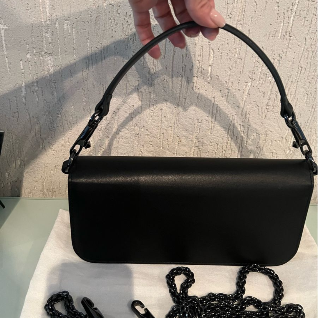CARTERA DE HOMBRO PEQUEÑO LOCÒ DE VALENTINO GARAVANI CON LOGO DE JOYERÍA