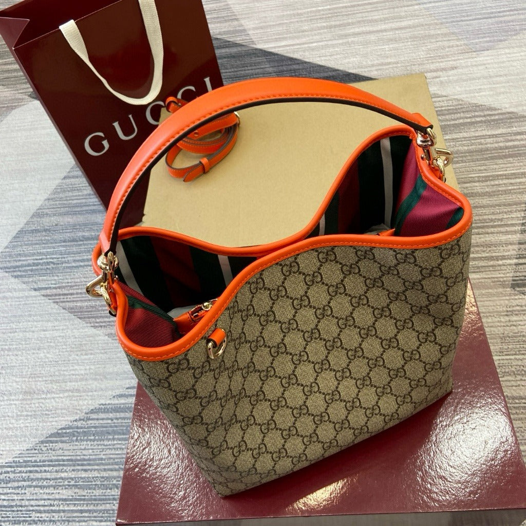 CARTERA MEDIANO CON EMBLEMA GG GUCCI