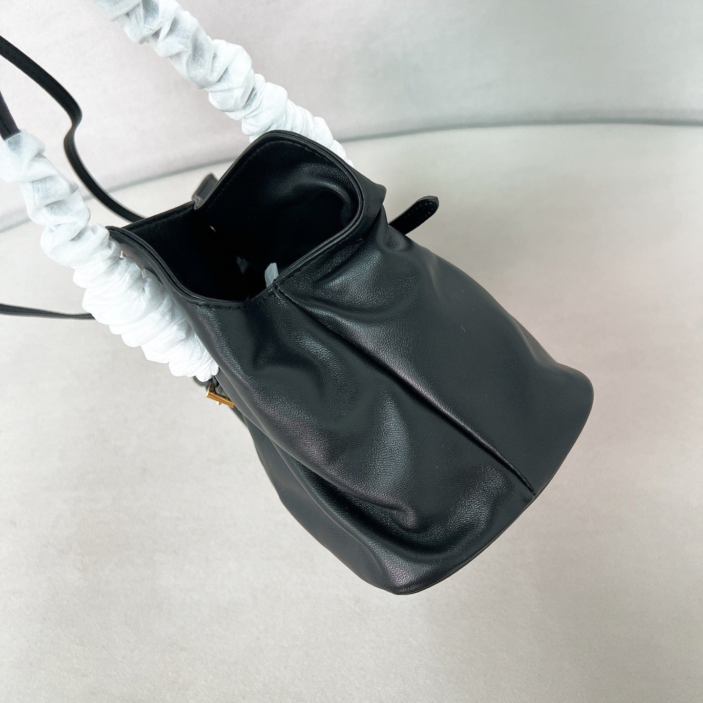 CARTERA PEQUEÑO PRADA DADA EN PIEL NAPA