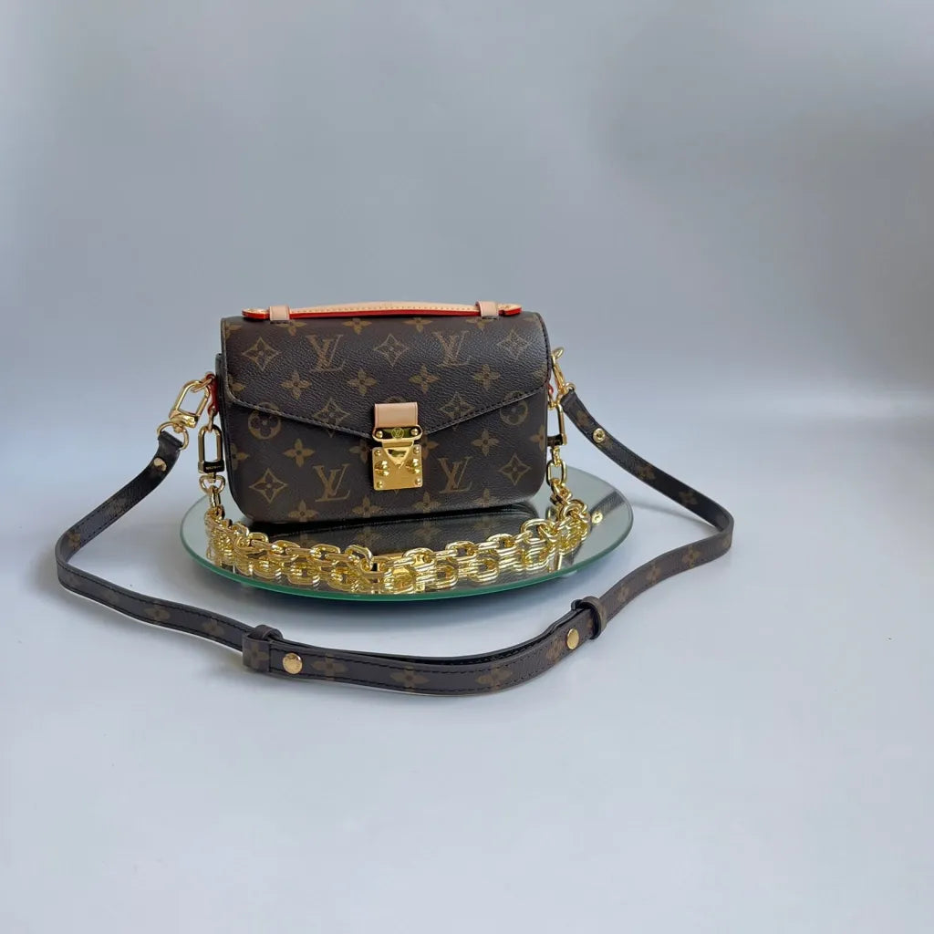 LOUIS VUITTON – EAST WEST MÉTIS CLUTCH