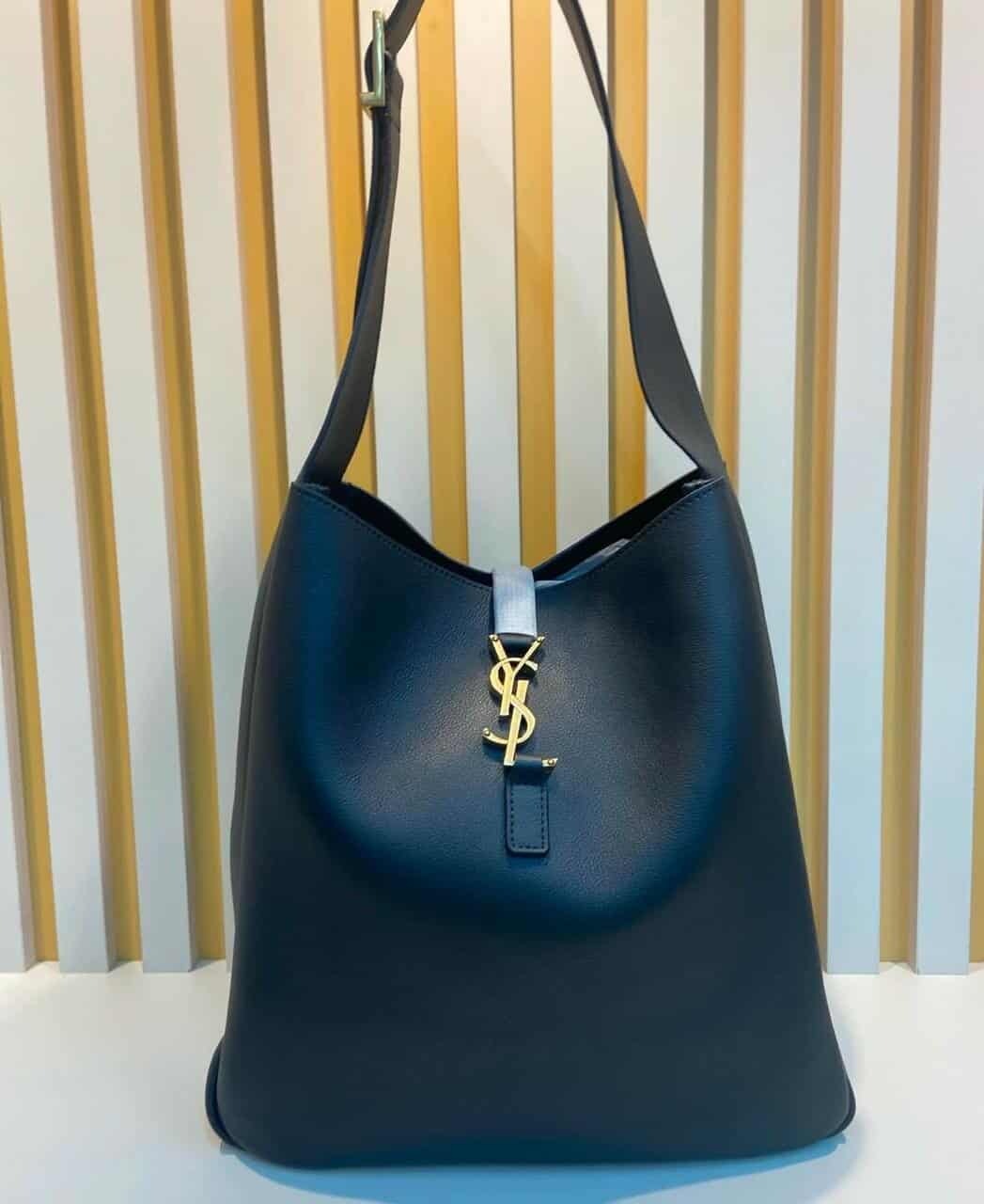 SAINT LAURENT – CARTERA BABY LE 5 À 7 SUAVE DE PIEL GRANULADA