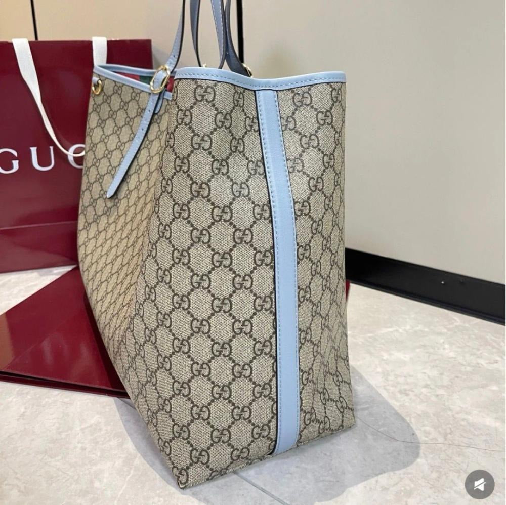 CARTERA DE COMPRAS GROSSER CON EMBLEMA GG DE GUCCI