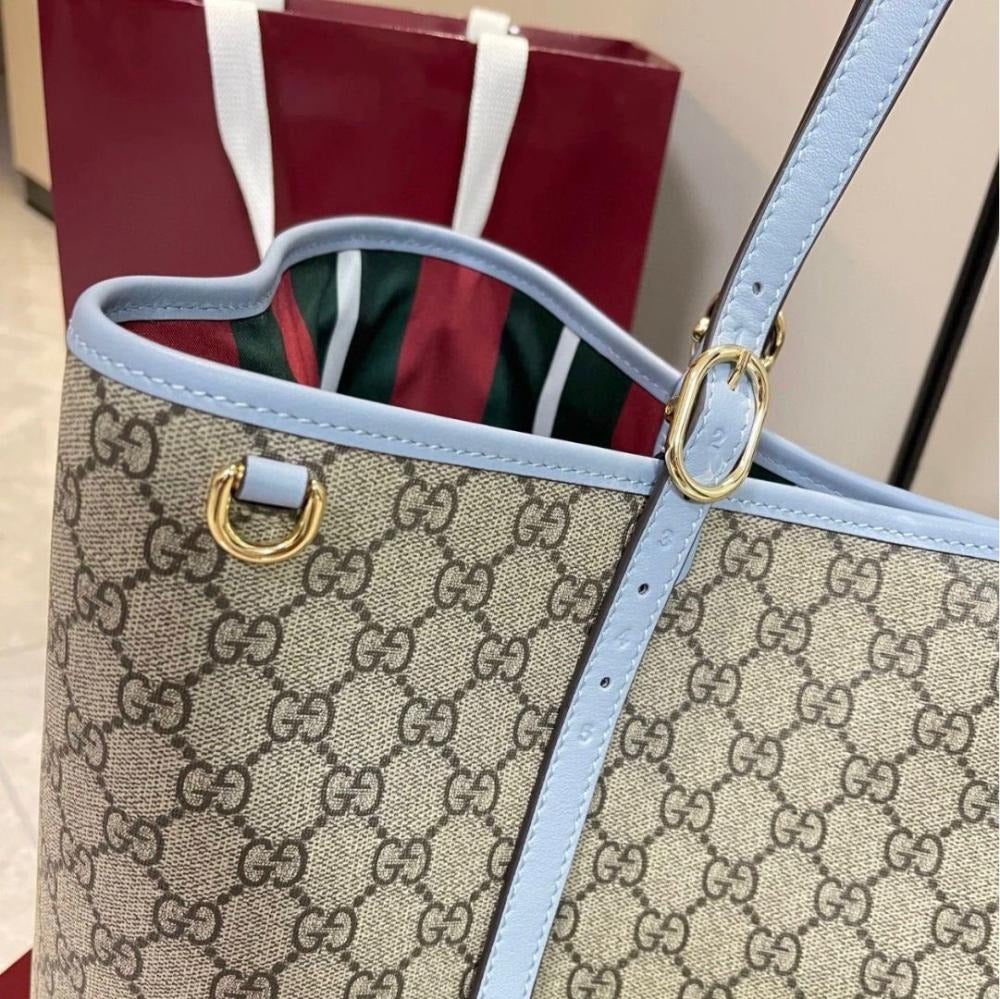 CARTERA DE COMPRAS GROSSER CON EMBLEMA GG DE GUCCI